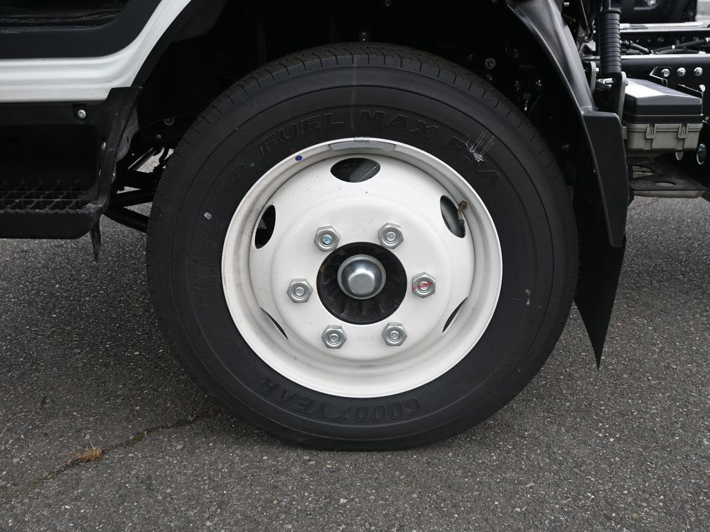 2024 Isuzu NPR HD 