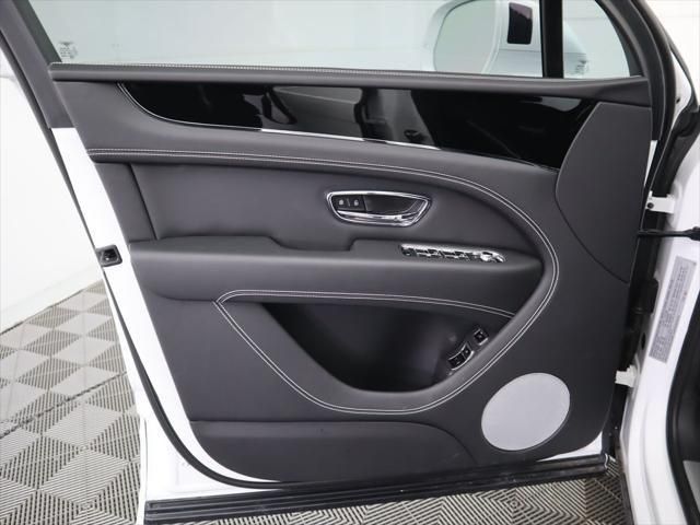 Thumbnail: 2025 Bentley Bentayga - 25