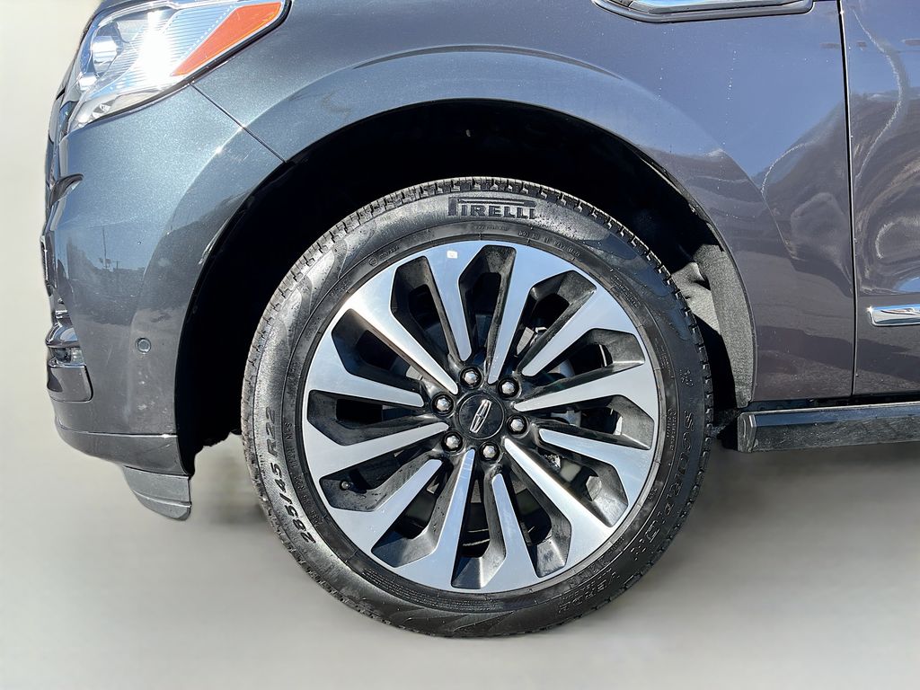 Used 2024 Gray Metallic Lincoln Reserve image 35