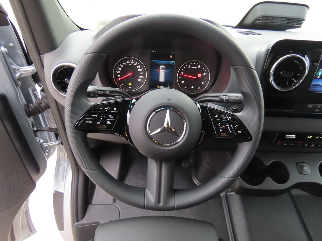 Thumbnail: 2025 Mercedes-Benz Sprinter - 11