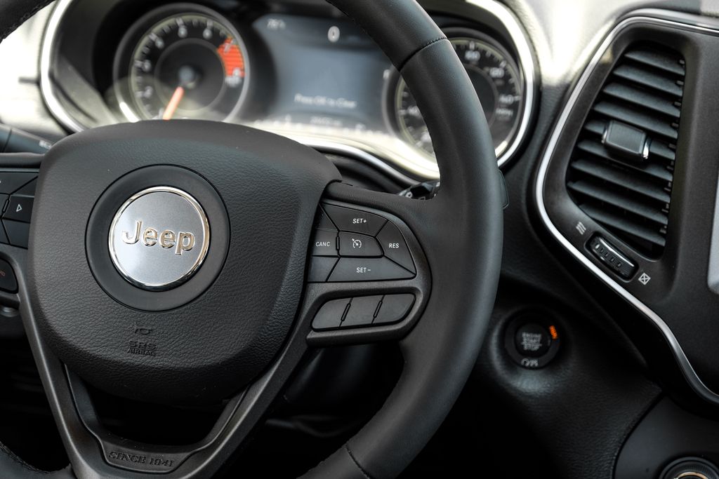 used 2022 Jeep Cherokee car, priced at $25,800