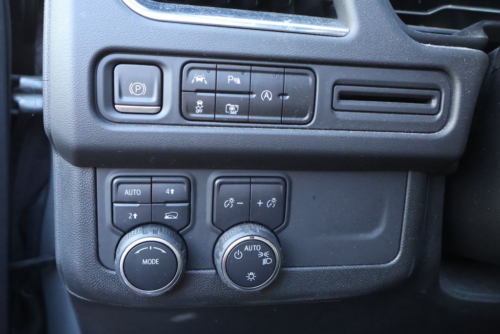 Thumbnail: 2023 Chevrolet Tahoe - 20