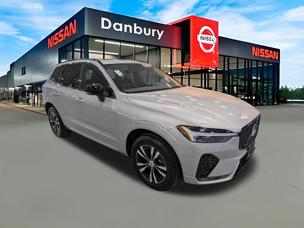 2024 Volvo XC60 B5 Core Dark Theme AWD