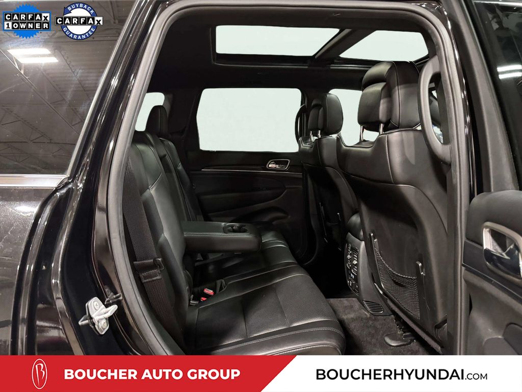 Used 2018 Diamond Black Crystal Pearlcoat Jeep Overland image 25