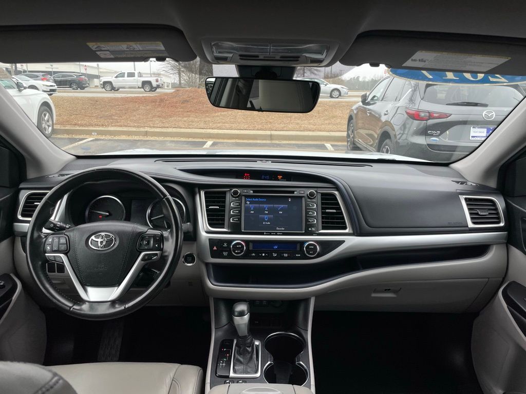 Thumbnail: 2017 Toyota Highlander - 10