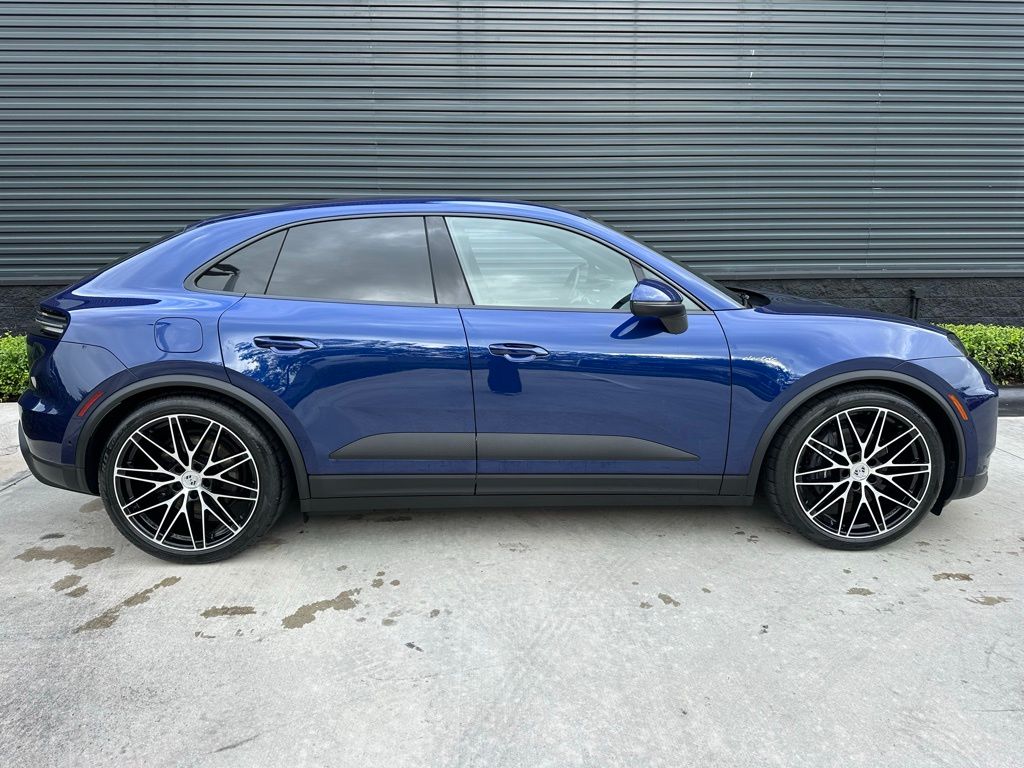 Thumbnail: 2025 Porsche Macan - 10