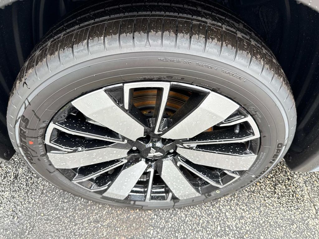 2025 Mitsubishi Outlander SEL - Photo 10