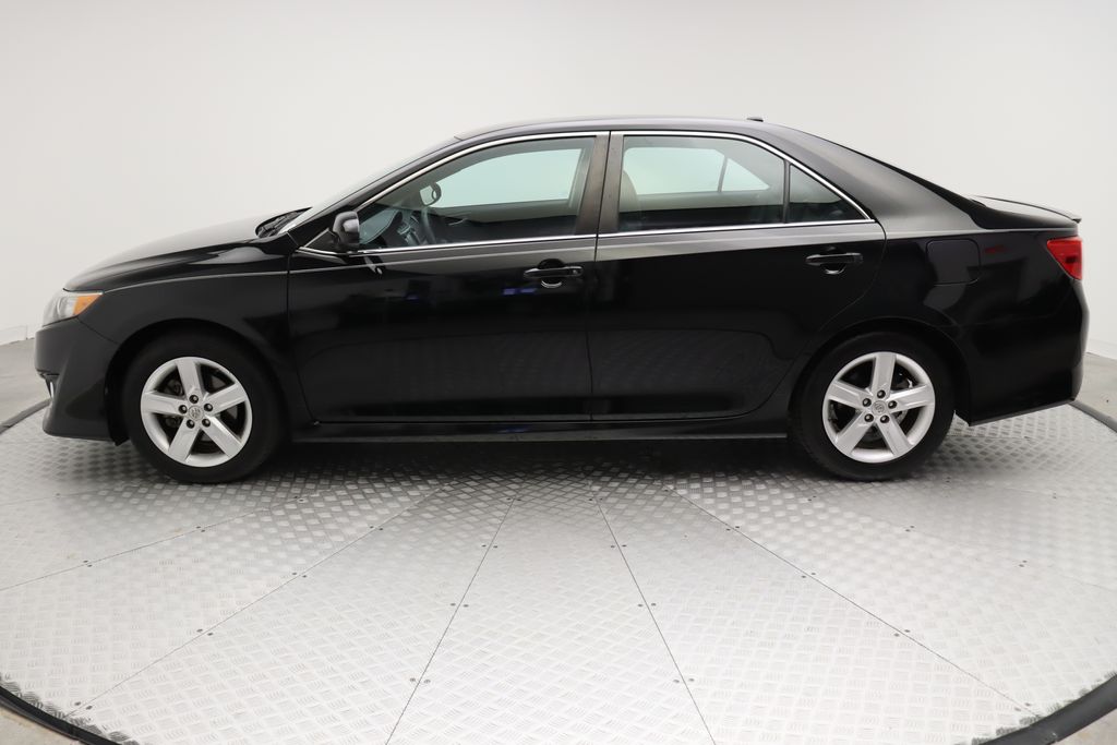 2014 Toyota Camry SE 12