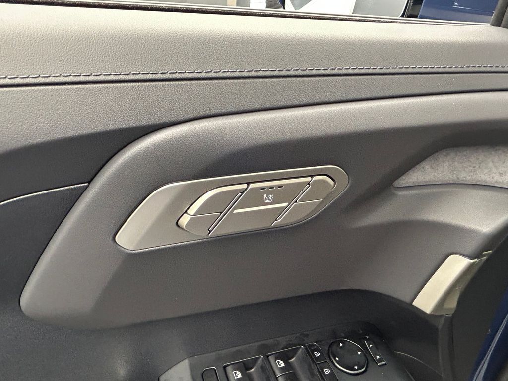 Used 2027 Midnight Lake Blue Kia S image 16