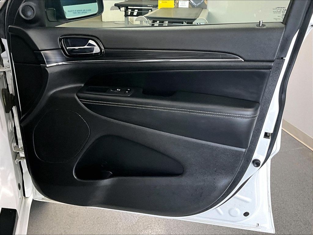2021 Jeep Grand Cherokee — photo 12