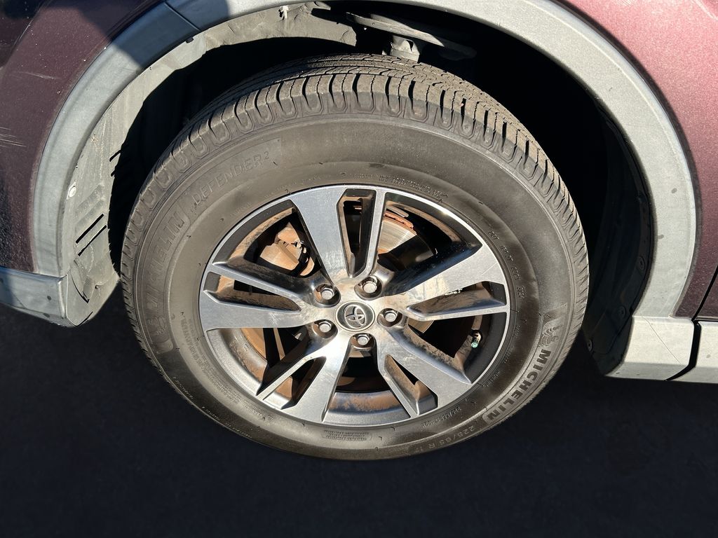 Thumbnail: 2018 Toyota RAV4 - 10