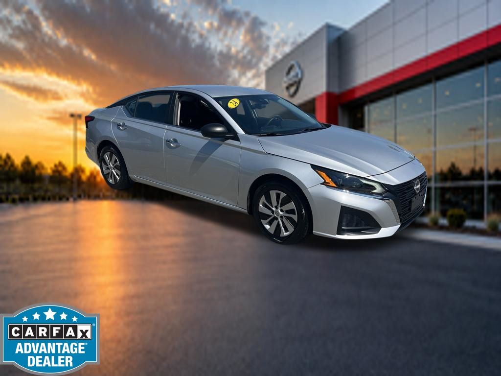 Brilliant Silver Metallic 2024 Nissan Altima Sedan Front-Wheel Drive Continuously Variable Transmission