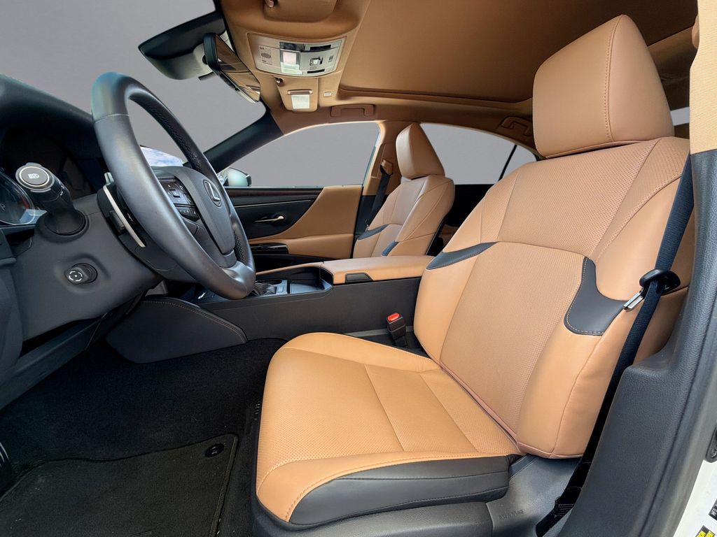 Thumbnail: 2025 Lexus ES - 30