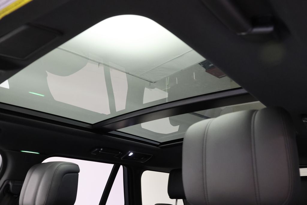 Thumbnail: 2022 Land Rover Range Rover - 13