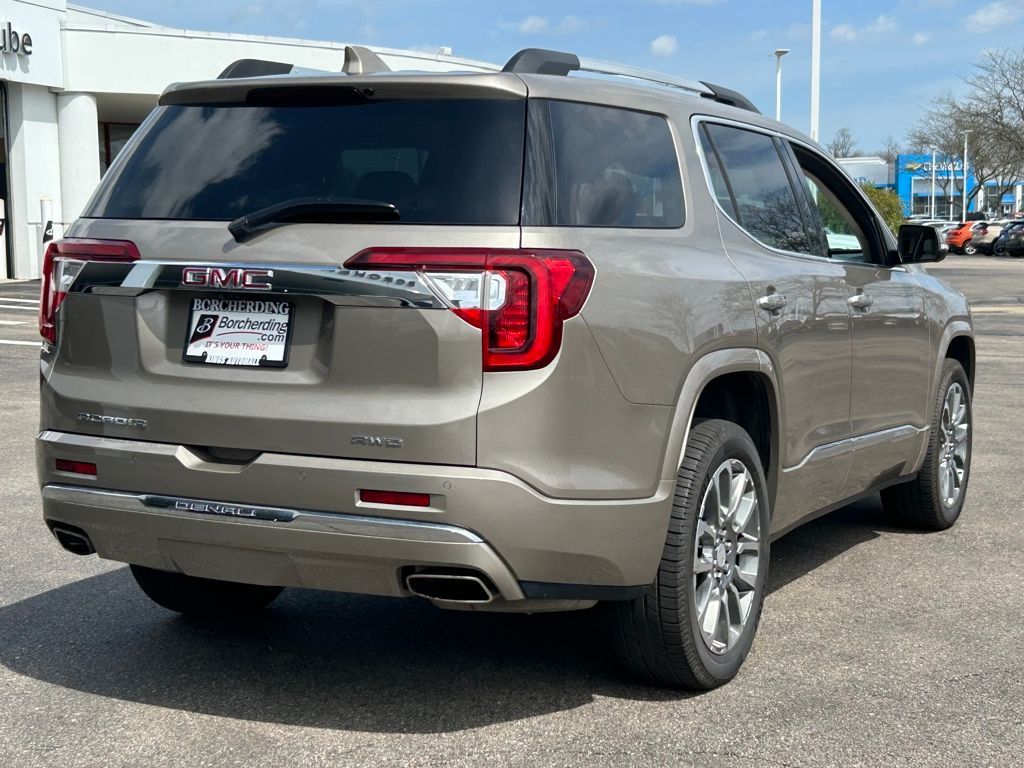 View vehicle photo 7