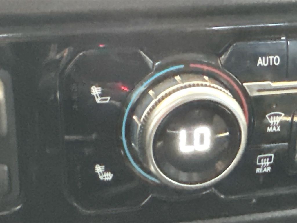 Used 2025 White GMC Elevation image 20