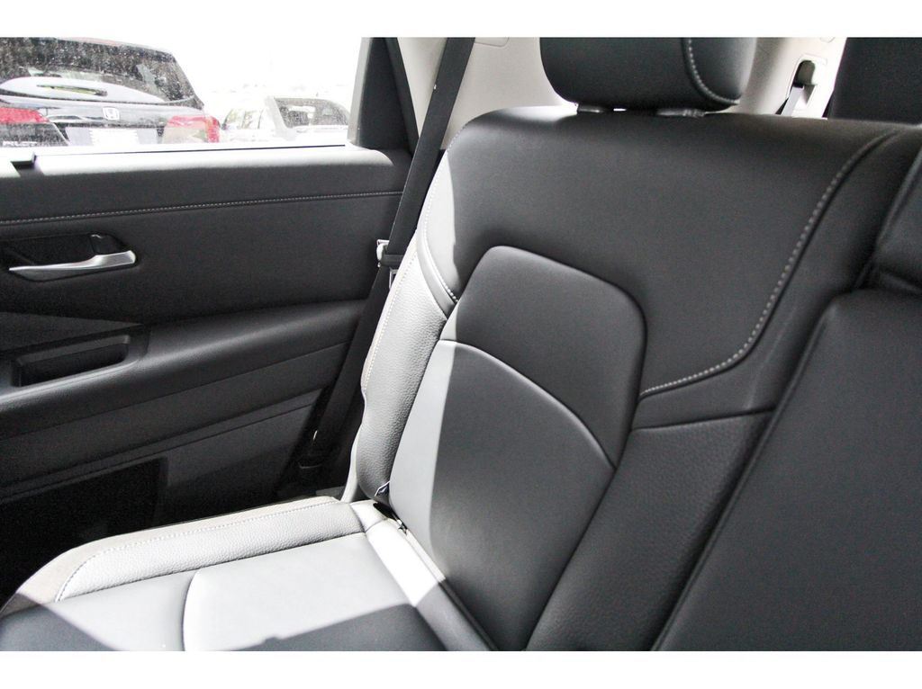 2025 Nissan Pathfinder SL - 10