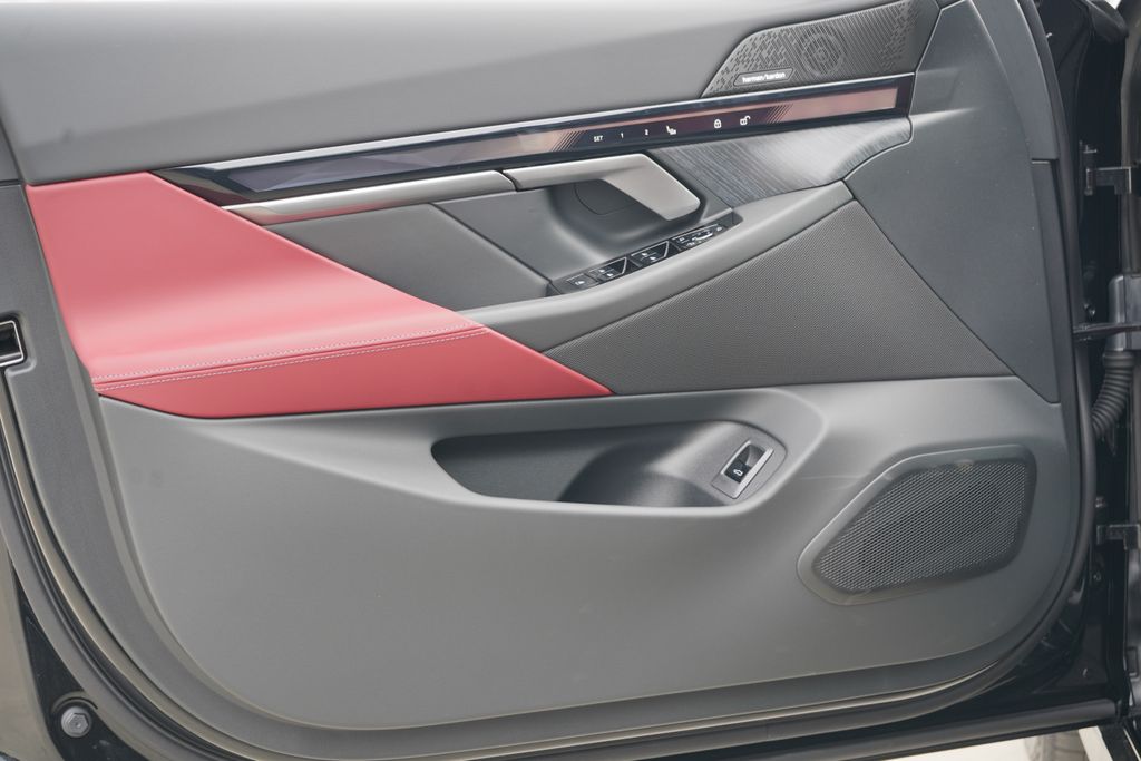 Thumbnail: 2026 BMW i5 - 10