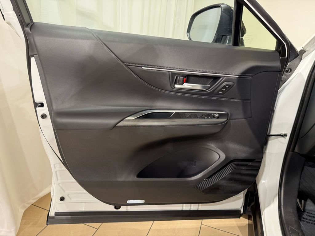 2023 Toyota Venza Nightshade Edition 15