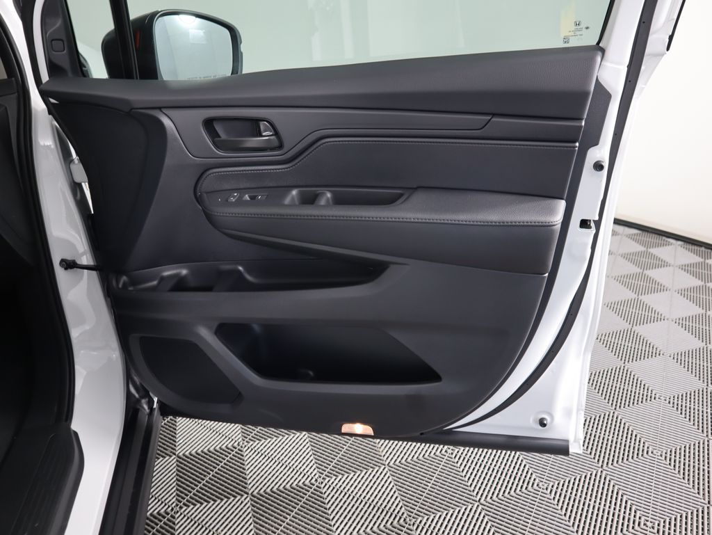 Thumbnail: 2026 Honda Odyssey - 26