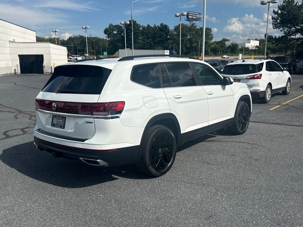 2024 Volkswagen Atlas 2.0T SE w/Technology White at South Hills CDJR