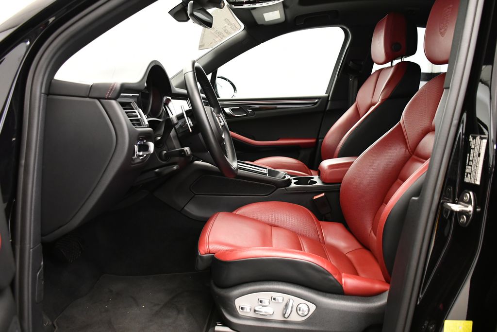 Thumbnail: 2023 Porsche Macan - 5