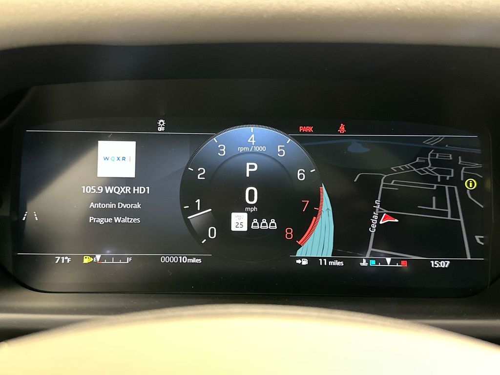 2025 Land Rover Defender 110 16