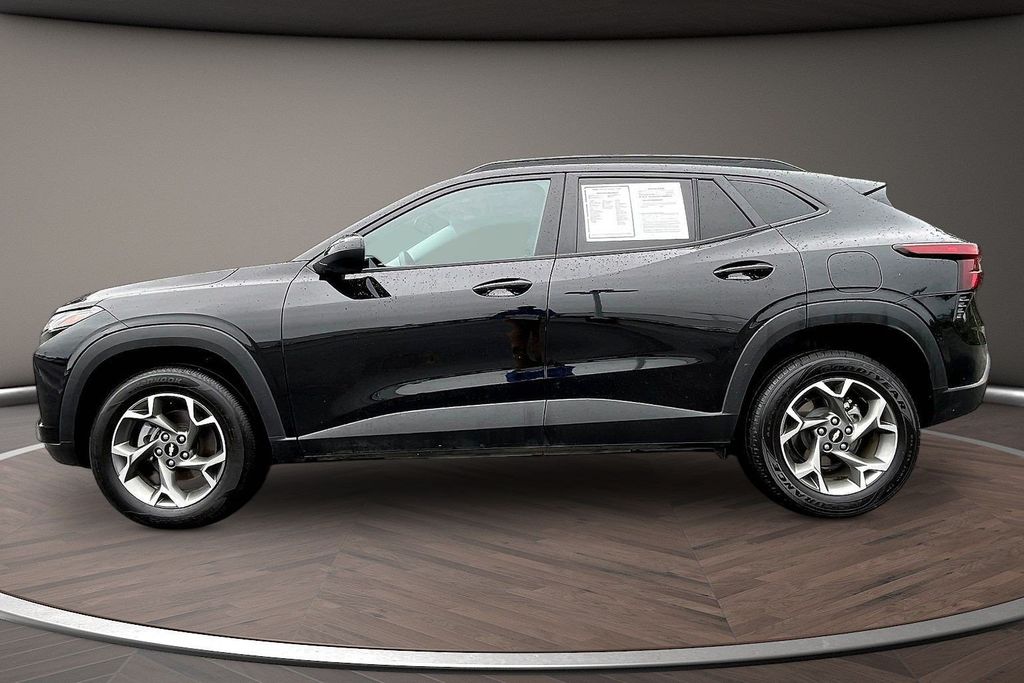 Used 2025 Chevrolet Trax SUV