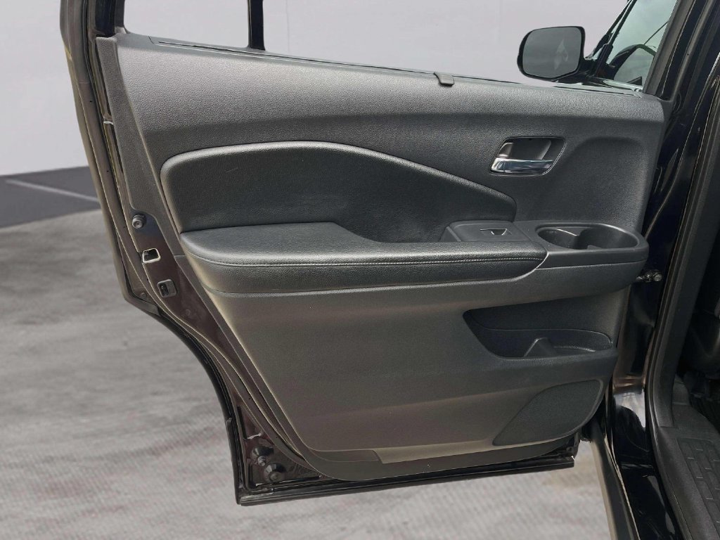 Used 2019 Crystal Black Pearl Honda Touring image 27