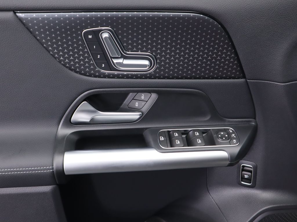 Thumbnail: 2025 Mercedes-Benz GLA - 23