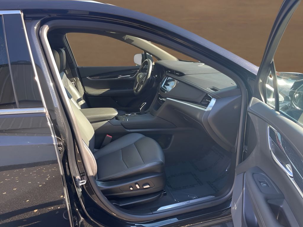 used 2022 Cadillac XT5 car, priced at $28,900