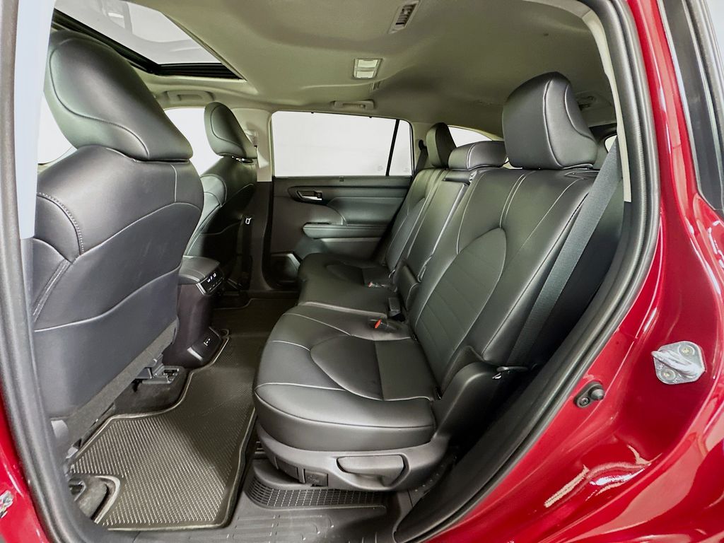 Thumbnail: 2026 Toyota Highlander - 25