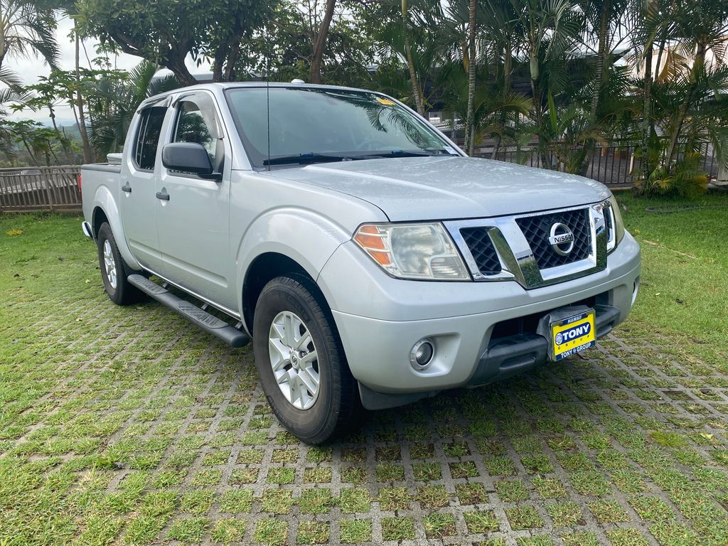 Brilliant Silver 2015 Nissan Frontier SV Crew Cab Pickup Truck 4X2 5-Speed Automatic Overdrive