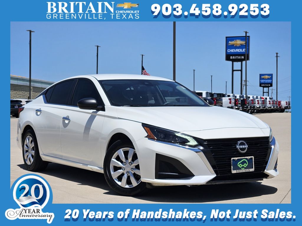 Glacier White 2024 Nissan Altima Sedan Front-Wheel Drive Continuously Variable Transmission