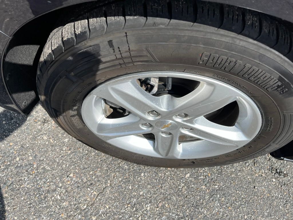 Used 2023 Gray Chevrolet LT image 10