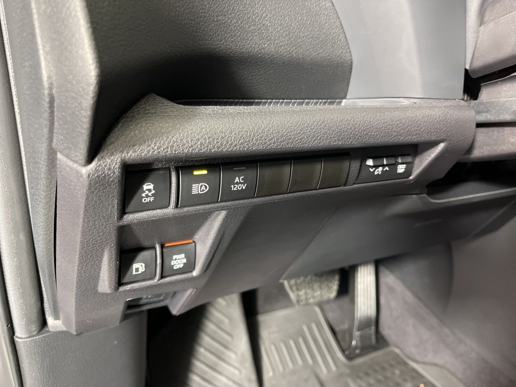 Thumbnail: 2025 Toyota Sienna - 31