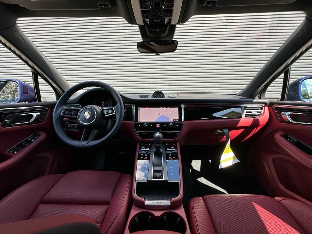 Thumbnail: 2026 Porsche Macan - 6