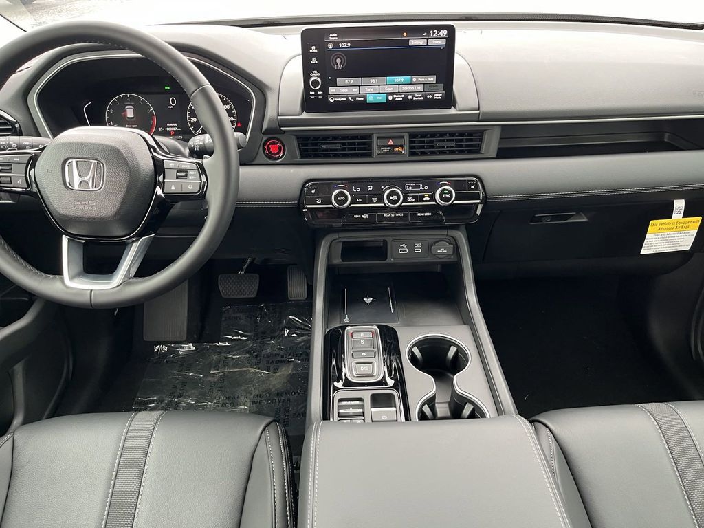 new 2025 Honda Pilot car, priced at $49,553