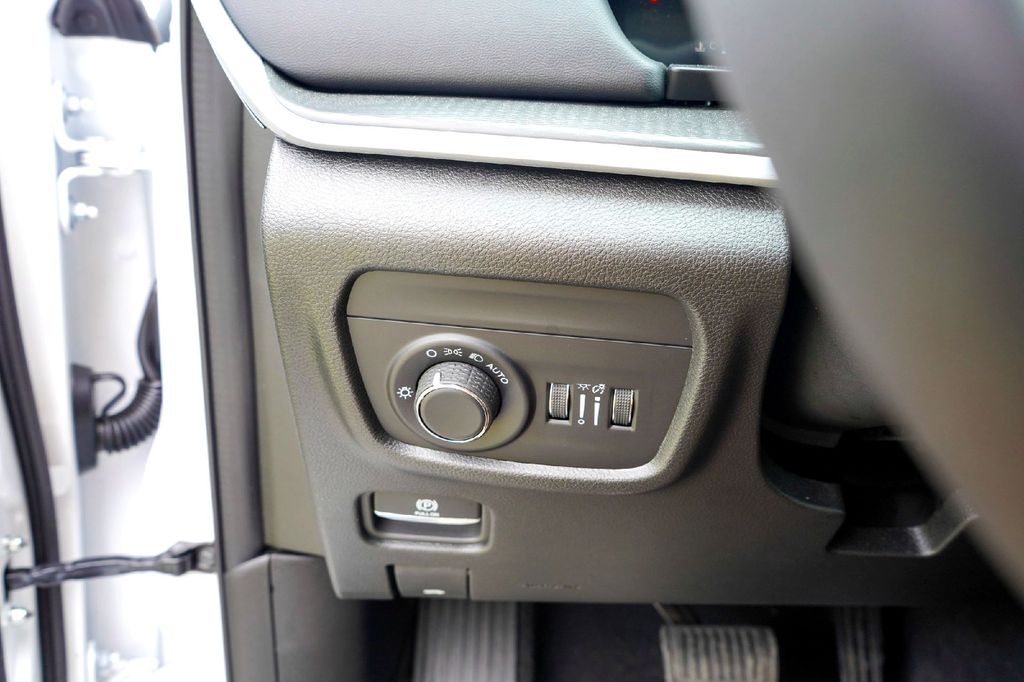 New Car 2025 Jeep Grand Cherokee  Laredo For Sale Under $30,000 In Taylor, Texas