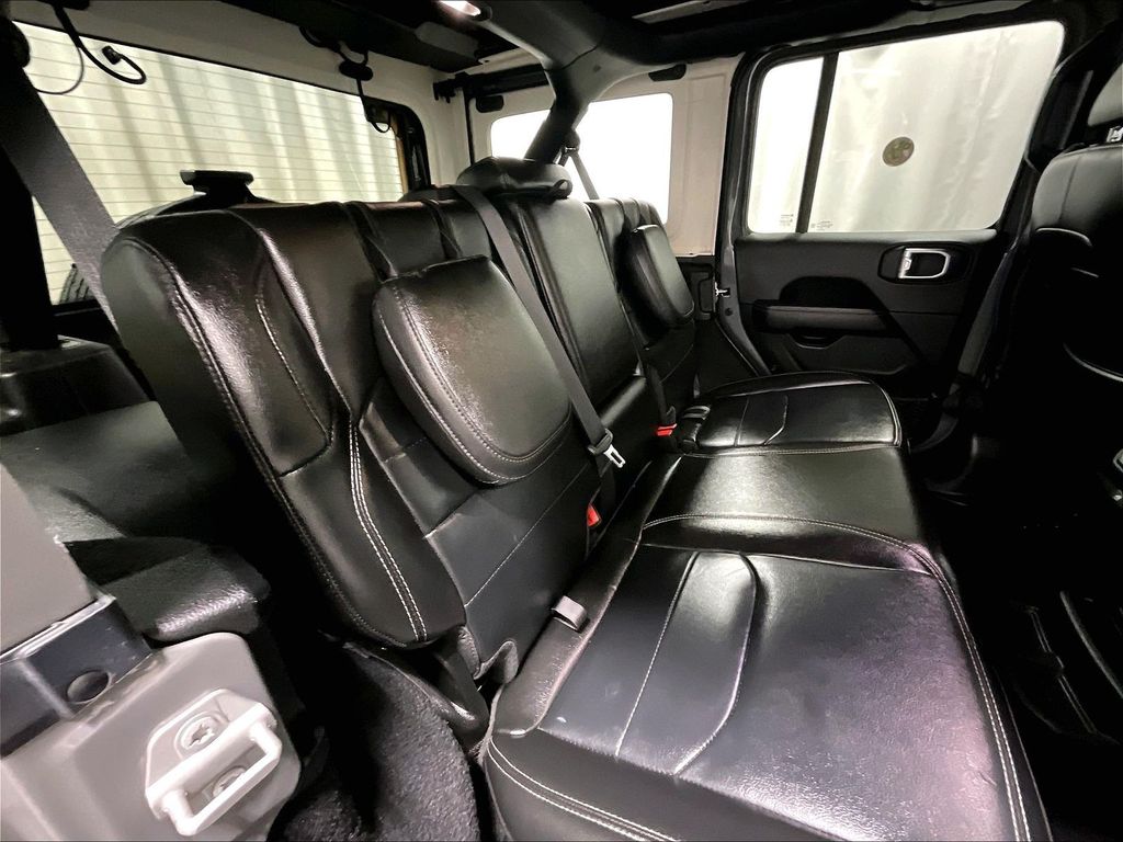 2023 Jeep Wrangler — photo 16