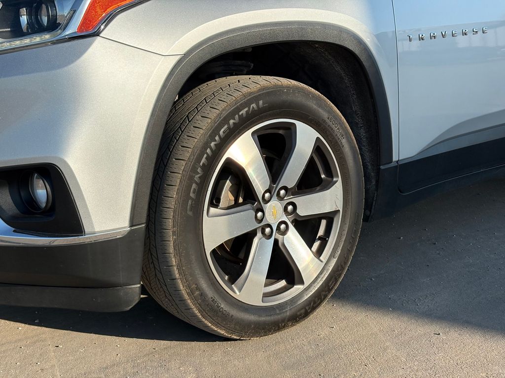 2019 Chevrolet Traverse 3LT Silver at North Houston Mitsubishi