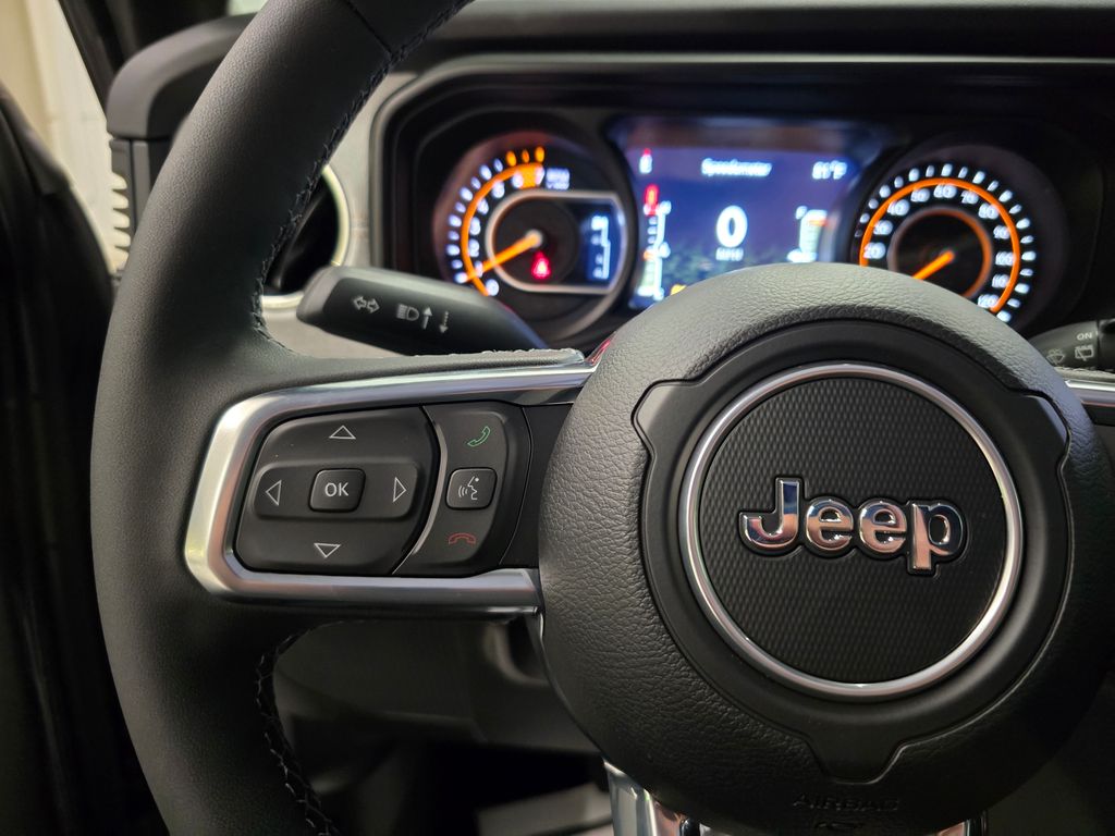 2025 Jeep Wrangler 4-Door Sahara - Photo 18