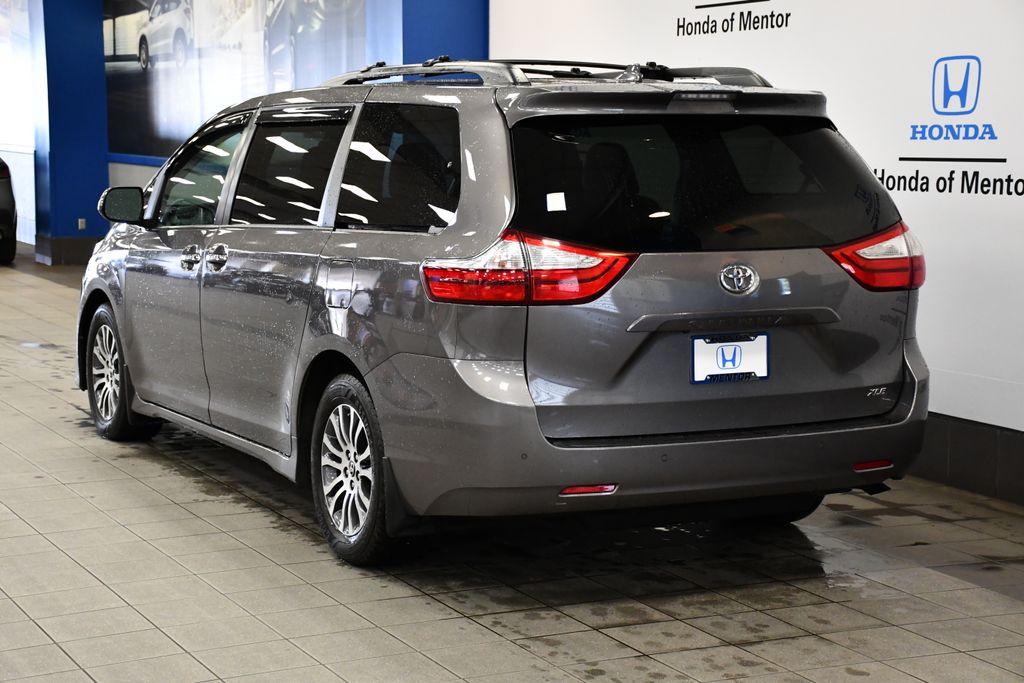 Thumbnail: 2018 Toyota Sienna - 5