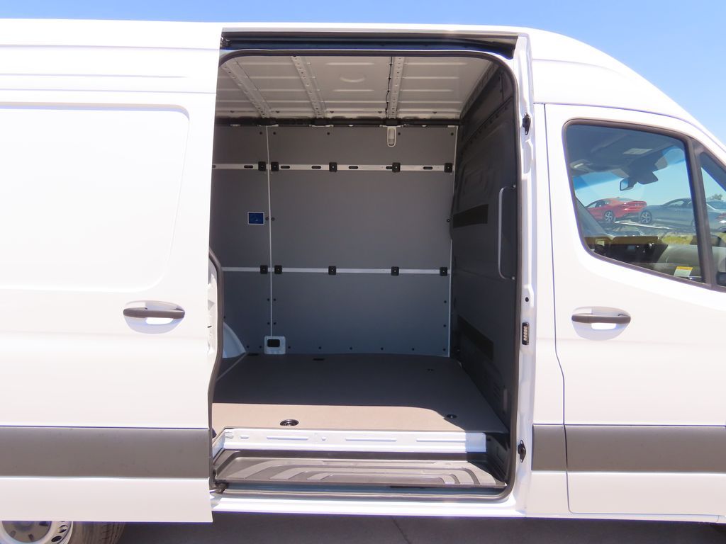 Thumbnail: 2025 Mercedes-Benz Sprinter - 24