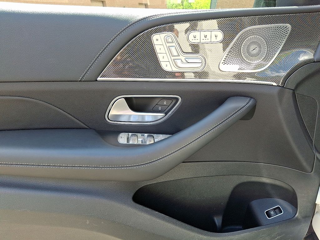 Thumbnail: 2022 Mercedes-Benz GLS - 12