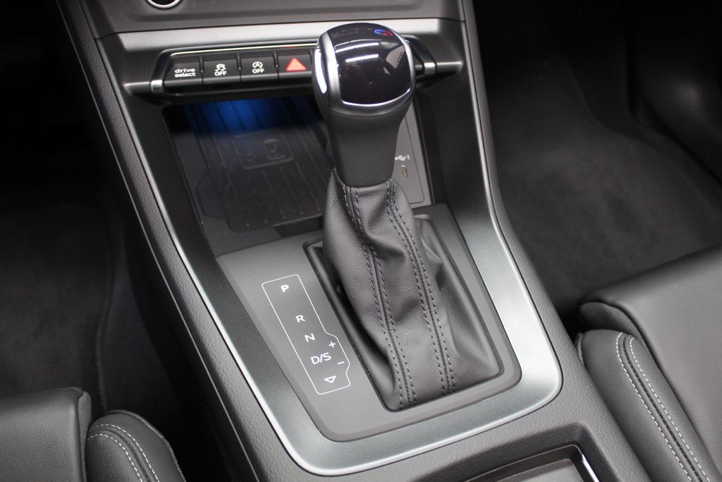 Thumbnail: 2023 Audi Q3 - 16
