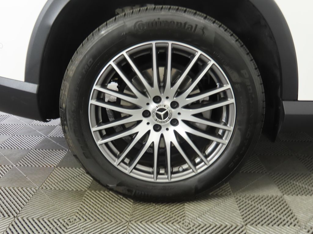 Thumbnail: 2025 Mercedes-Benz GLC - 32