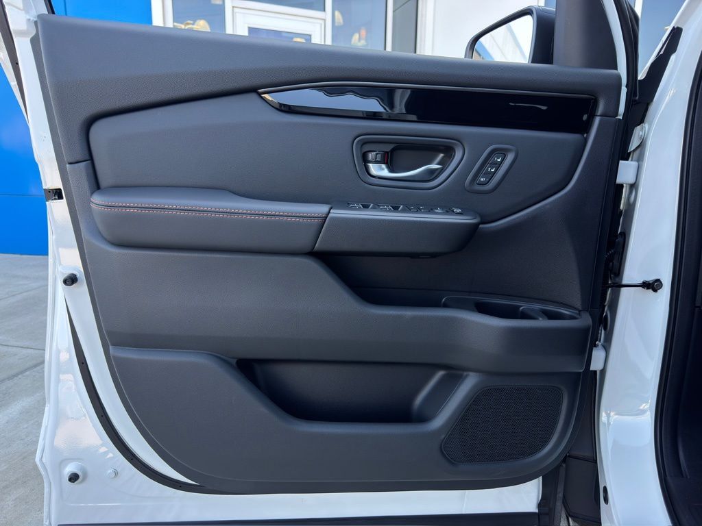 2025 Honda Pilot TrailSport White at Community Honda