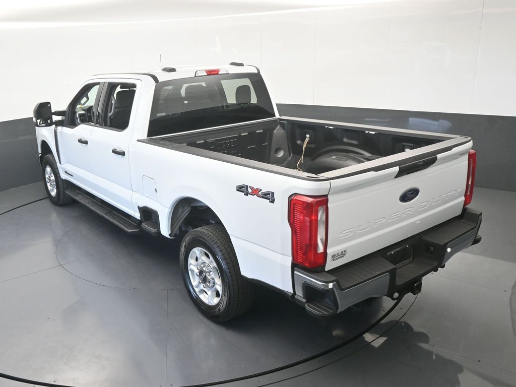 Used 2025 Oxford White Ford XLT image 54