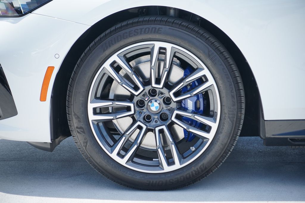 Thumbnail: 2026 BMW 5 Series - 5